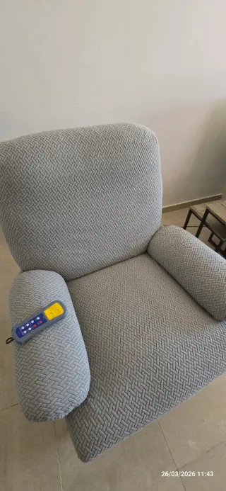 Sillón relax con masaje gris, con funda.