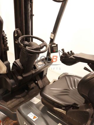 Ref. M-5826 Frontal Eléctrica 3 ruedas TOYOTA 8 FBET 15