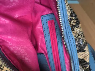 Bolso Tous estampado serpiente