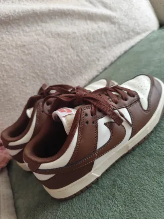 Zapatillas Nike Marrones y Blancas