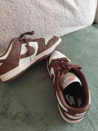 Zapatillas Nike Marrones y Blancas