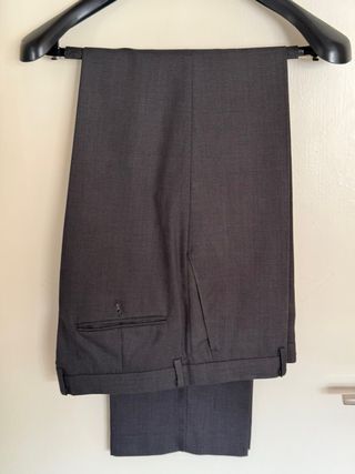 Traje cruzado Macson gris caballero, con cuadros.