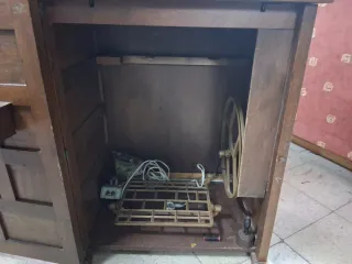 Mueble de madera tallada