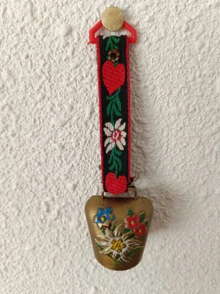 Campana decorativa con flores