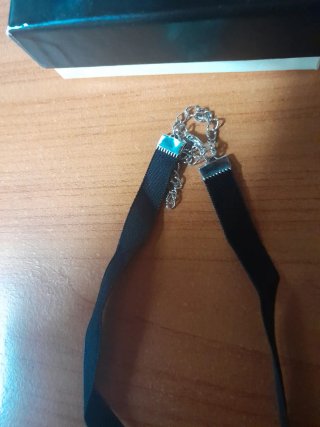 Collana girocollo con ciondolo a croce