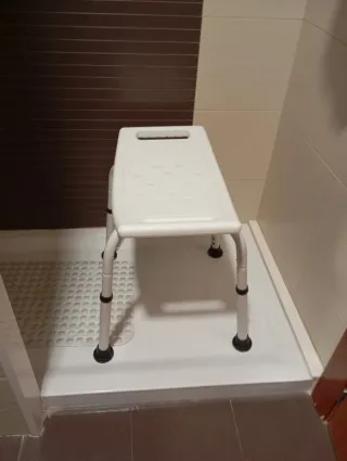 Taburete ducha ortopédico blanco
