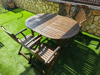 Mesa y 4 sillas de exterior de madera
