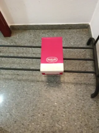 Vestido rojo Y ZAPATOS DE COLOR NEGRO