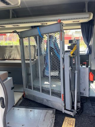 Rampa elevadora PMR para furgoneta