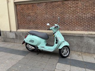 Vespa GTS 300 Verde