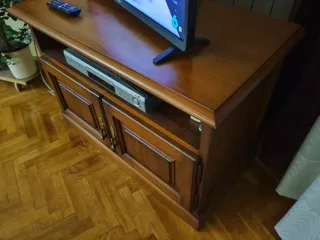 Aparador de salón de madera