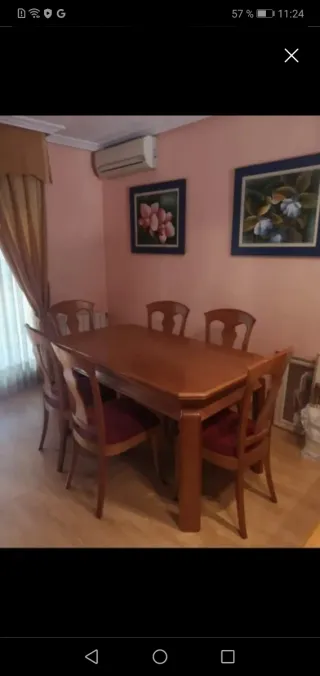 Mesa de comedor de madera