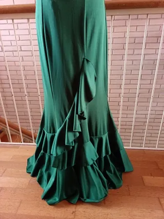 Falda flamenca andaluza verde de talle alto