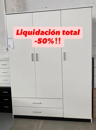 Armario blanco de madera