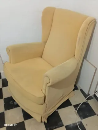 Sofá 3 plazas tela gris, dos plazas rojo y butaca.