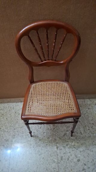 Set di quattro sedie antiche con sedili in rattan