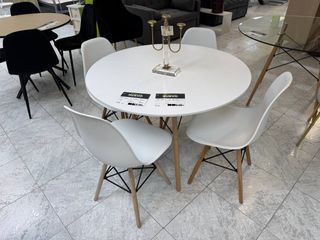 Lote Mesa Redonda + 4 Sillas Nórdicas Madrid