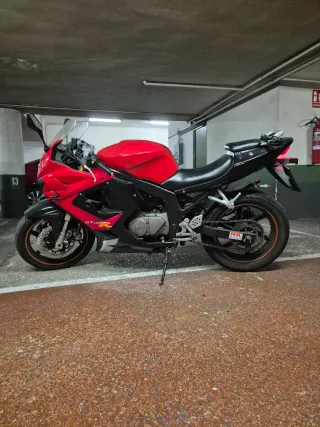 Hyosung GT250R
