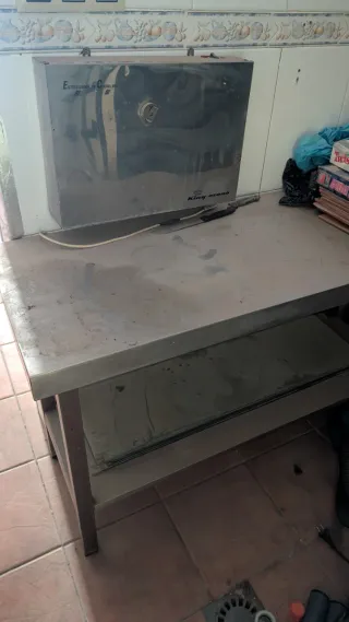 Se regala asador de pollos profesional.