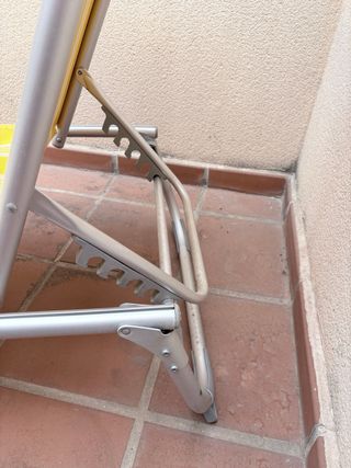 Tumbona de jardín amarilla