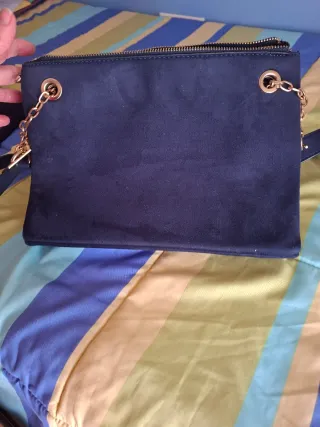 Bolso Parfois azul ante con cadena dorada