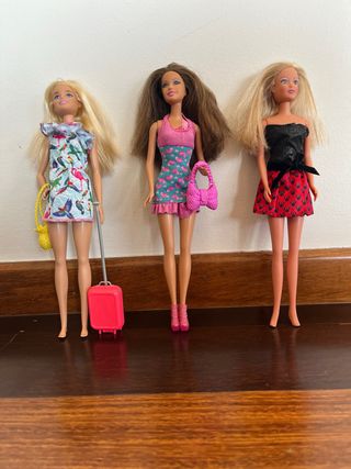 Lote 3 Muñecas Barbie con accesorios
