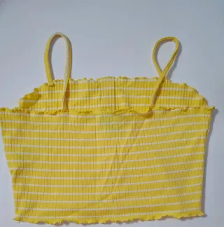 Top amarillo con rayas blancas