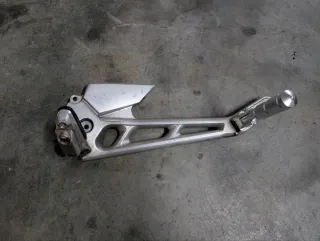 Estribera izquierda Suzuki GSR 600