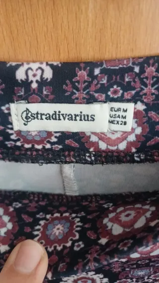 Falda Stradivarius Talla 38 Estampada