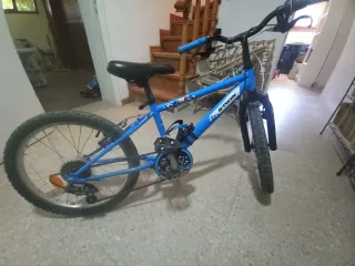 Bicicleta infantil roja b'Twin