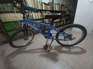 Bicicleta infantil roja b'Twin