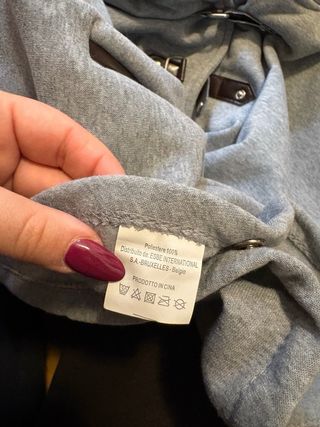 Giacca grigia con cappuccio e pelliccia