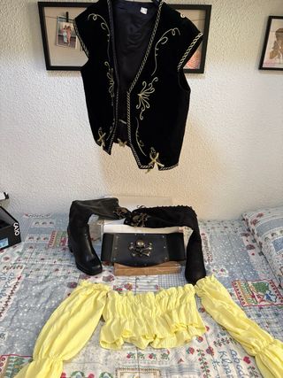 Traje Pirata Mujer Negro y Amarillo