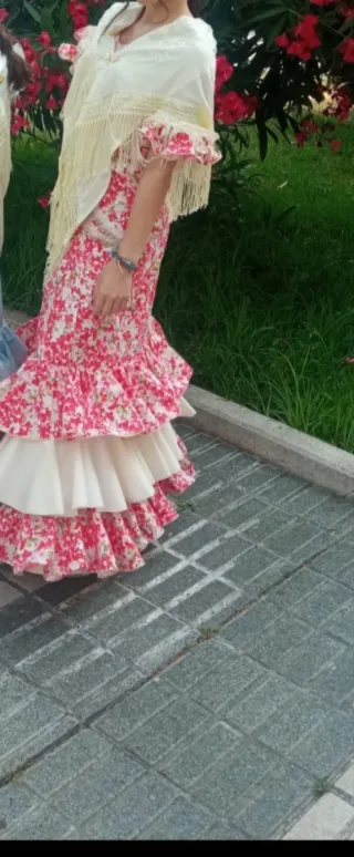 Vestido de flamenca rojo floral