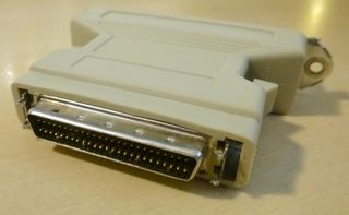 Adaptador SCSI centronics a mini 50 pin macho