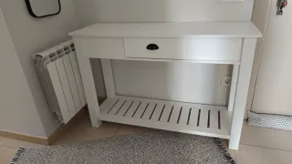 Mueble recibidor de madera blanco