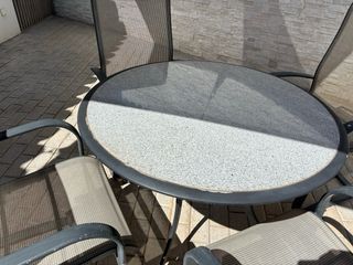 Mesa redonda con 4 sillas de exterior