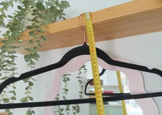 Pack 20 Perchas Terciopelo Negro Gancho Oro Rosa