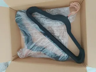 Pack 20 Perchas Terciopelo Negro Gancho Oro Rosa