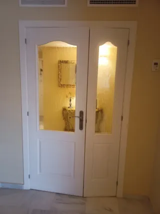 Puertas blancas con cristal