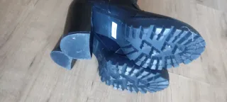 Botas de tacón negras grisáceas