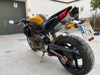 Benelli 1130 Cafe Racer Negra/Dorada
