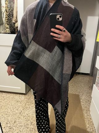 Poncho H&M Cuadros Negro, Marrón, Gris