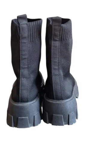 Botines negros plataforma suela dentada talla 39