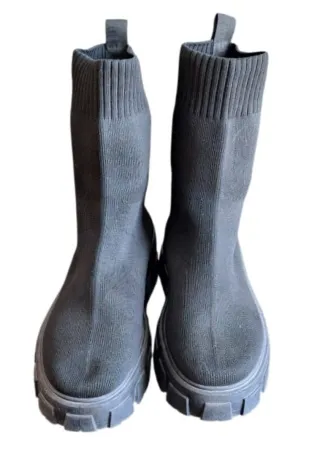 Botines negros plataforma suela dentada talla 39