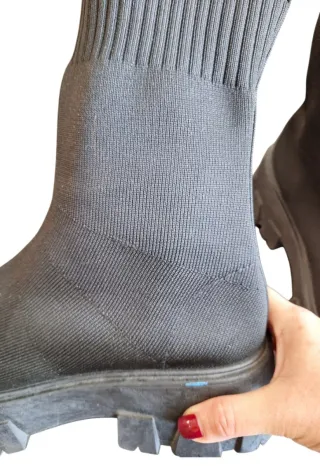 Botines negros plataforma suela dentada talla 39