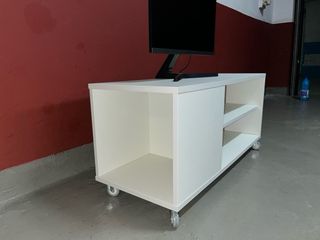 Mueble TV con ruedas blanco