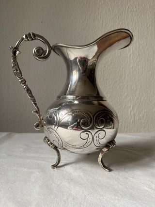 Jarra antigua de alpaca o baño de plata