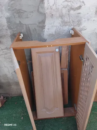 Mueble de madera cubre termo