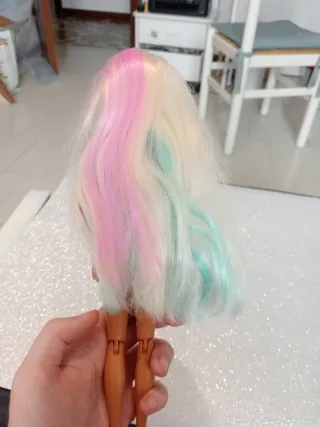 Bambola Barbie Mattel snodabile particolare